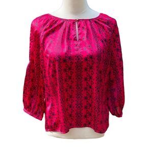 Gap Shiny Red and Navy 3/4 Sleeve Top With Keyhole Closure, Size M‎